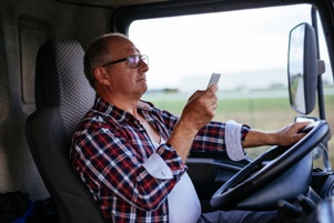 trucker texting and driving