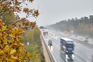 vehicles-highway-fall-weather