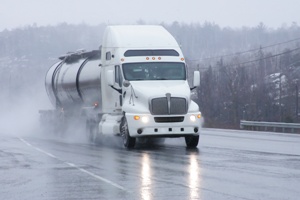 commercial-trucks-and-bad-weather