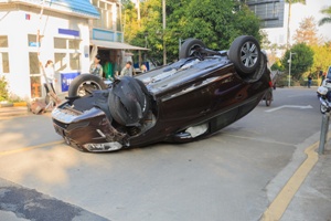 car resting on its roof after rollover accident